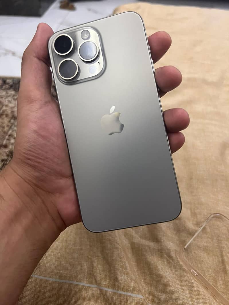 Apple iPhone 16 Pro Max 1
