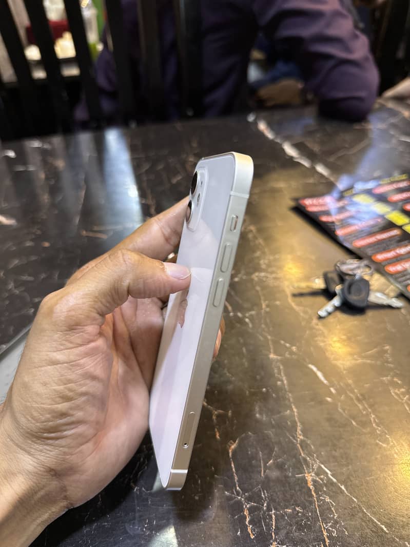 Apple iPhone 12 3