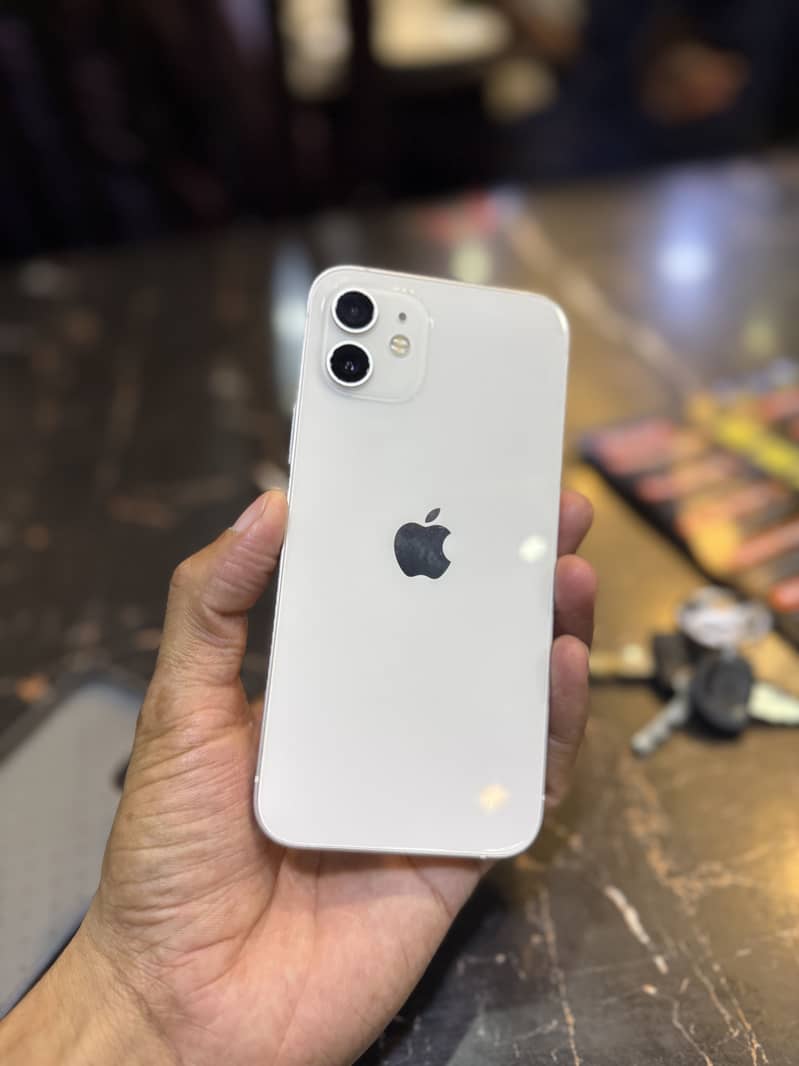 Apple iPhone 12 4