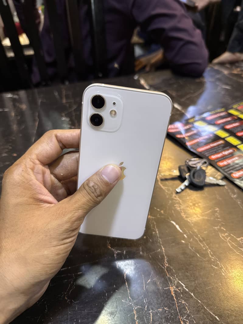 Apple iPhone 12 7