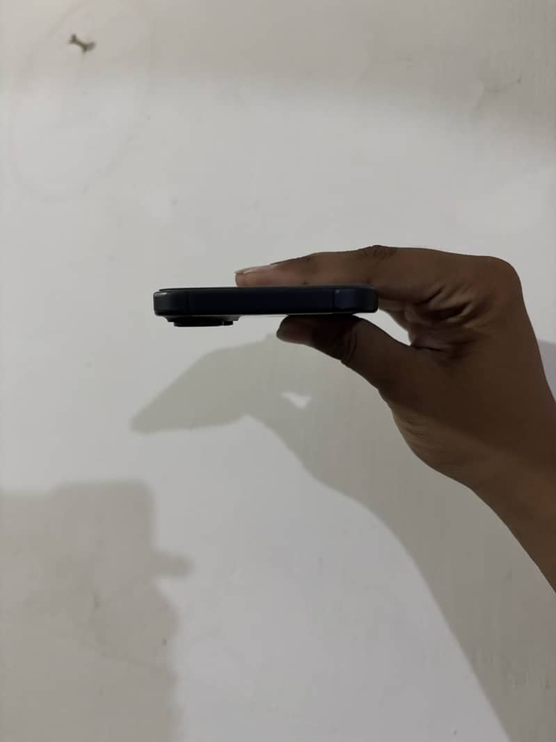Apple iPhone 16 jv 6