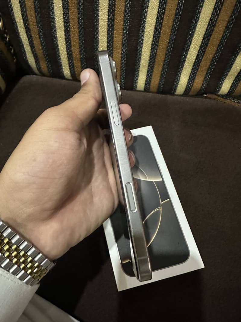 iPhone 16 pro Max 1