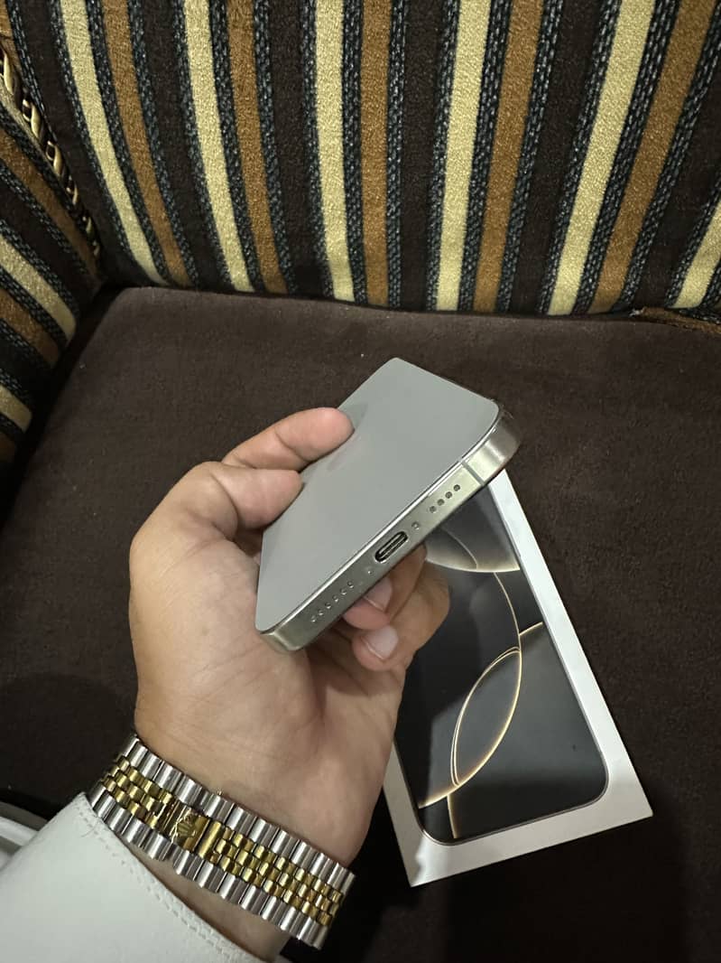 iPhone 16 pro Max 2