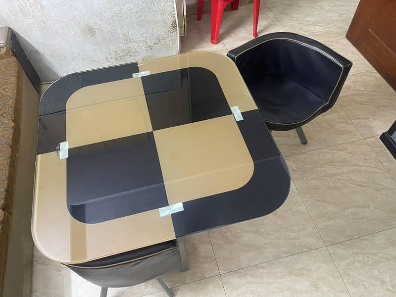 4 seater Dining table 0