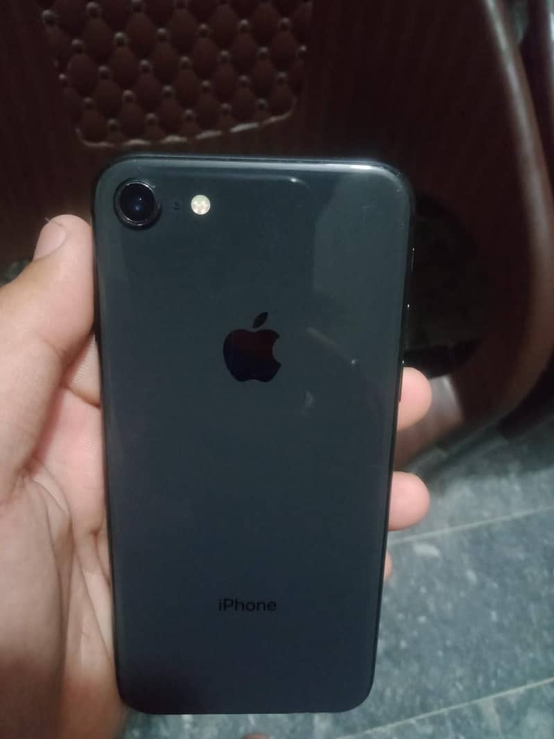 Apple iPhone 8 1