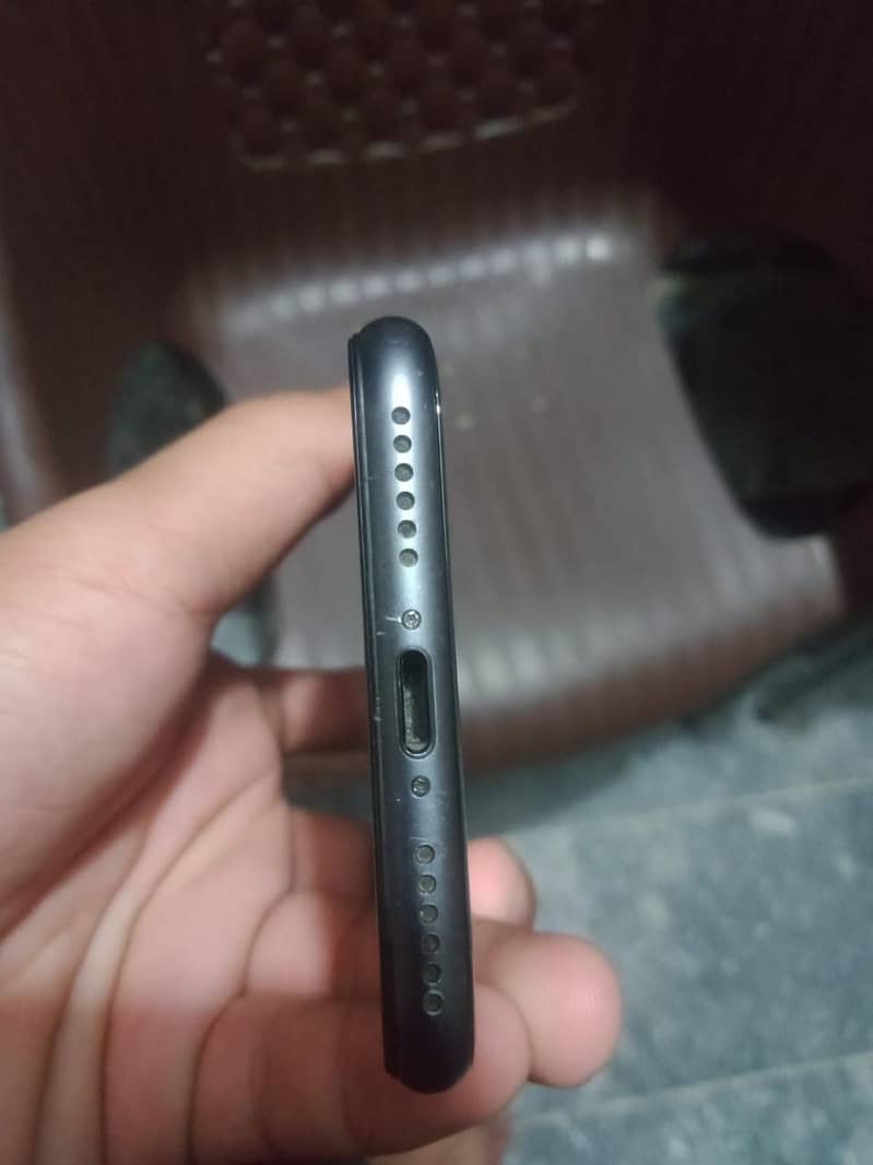 Apple iPhone 8 3