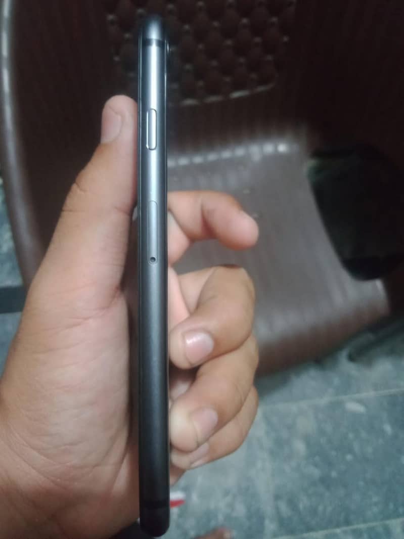 Apple iPhone 8 4