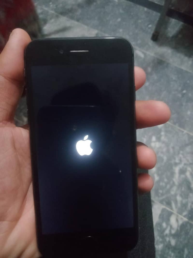 Apple iPhone 8 6