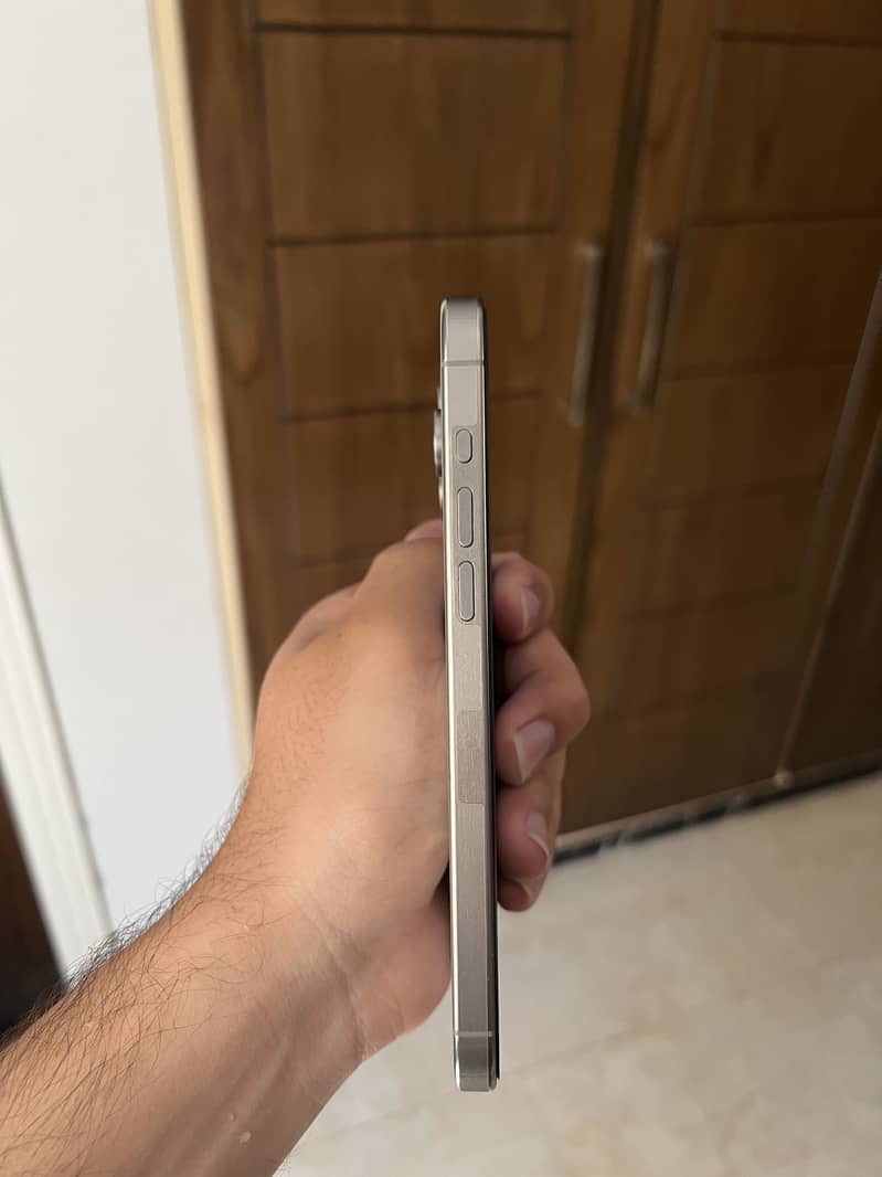 Apple iPhone 15 Pro Max 2