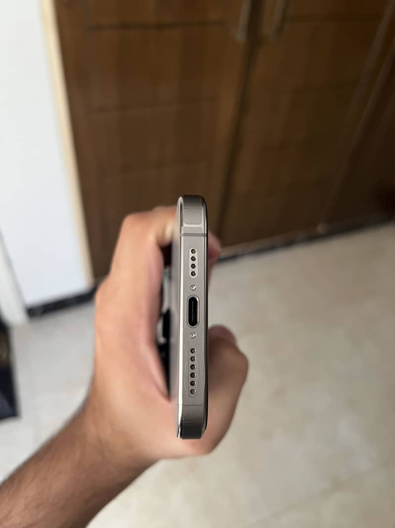 Apple iPhone 15 Pro Max 3