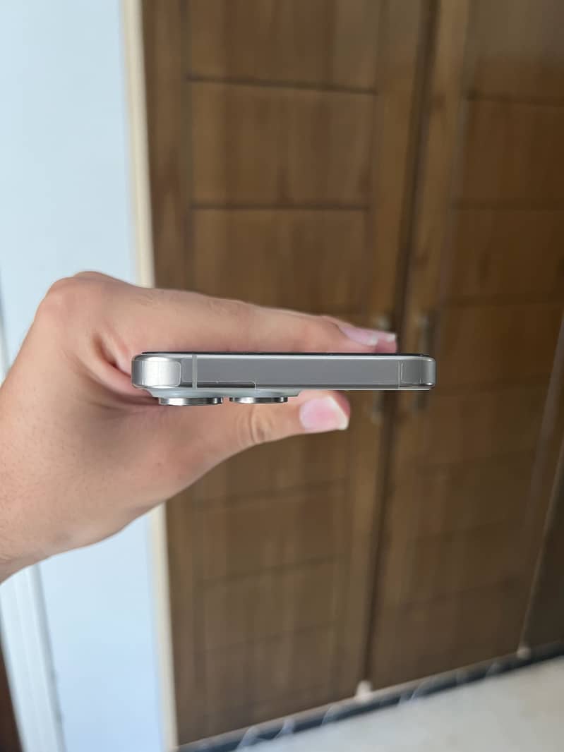 Apple iPhone 15 Pro Max 4