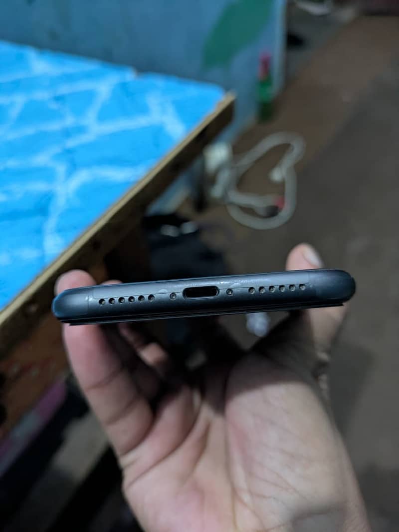 Apple iPhone 11 3