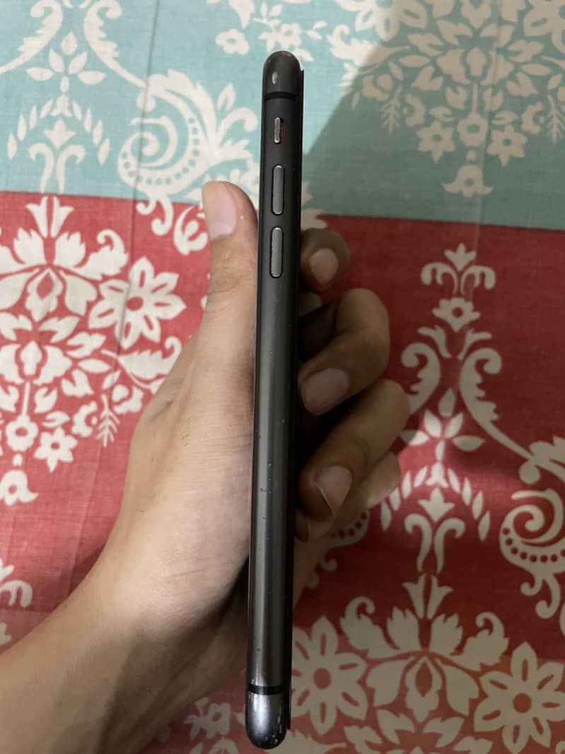 Apple iPhone 11 4