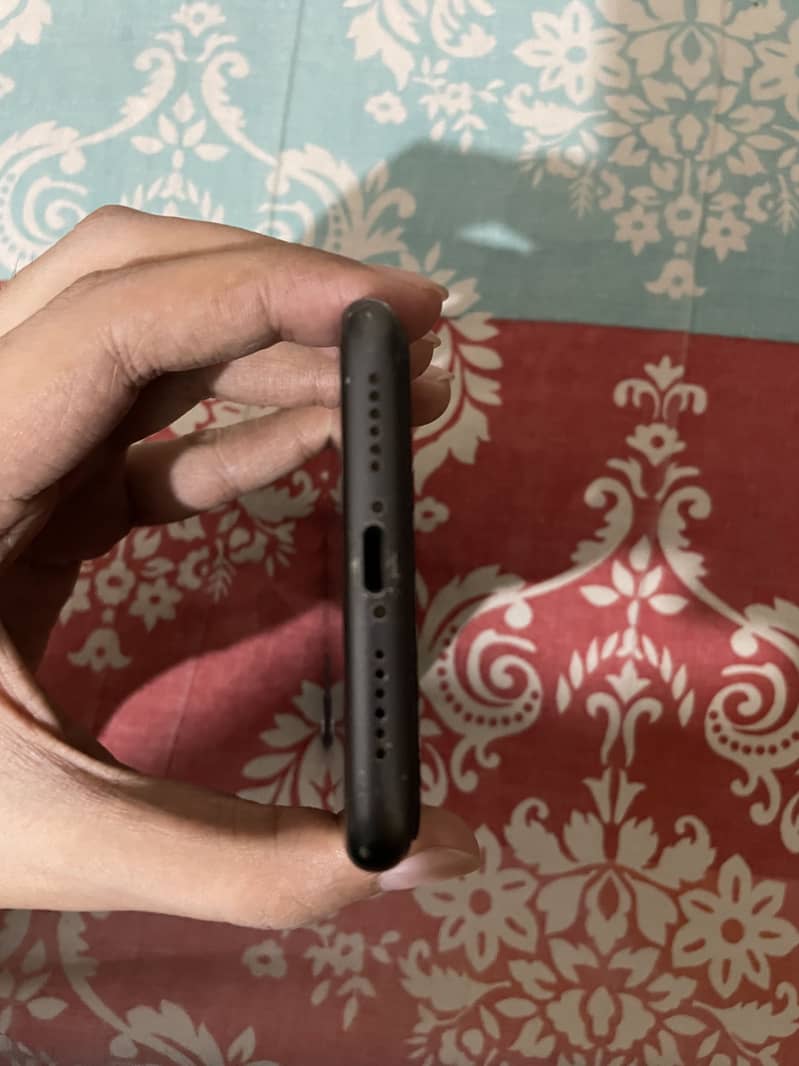 Apple iPhone 11 7