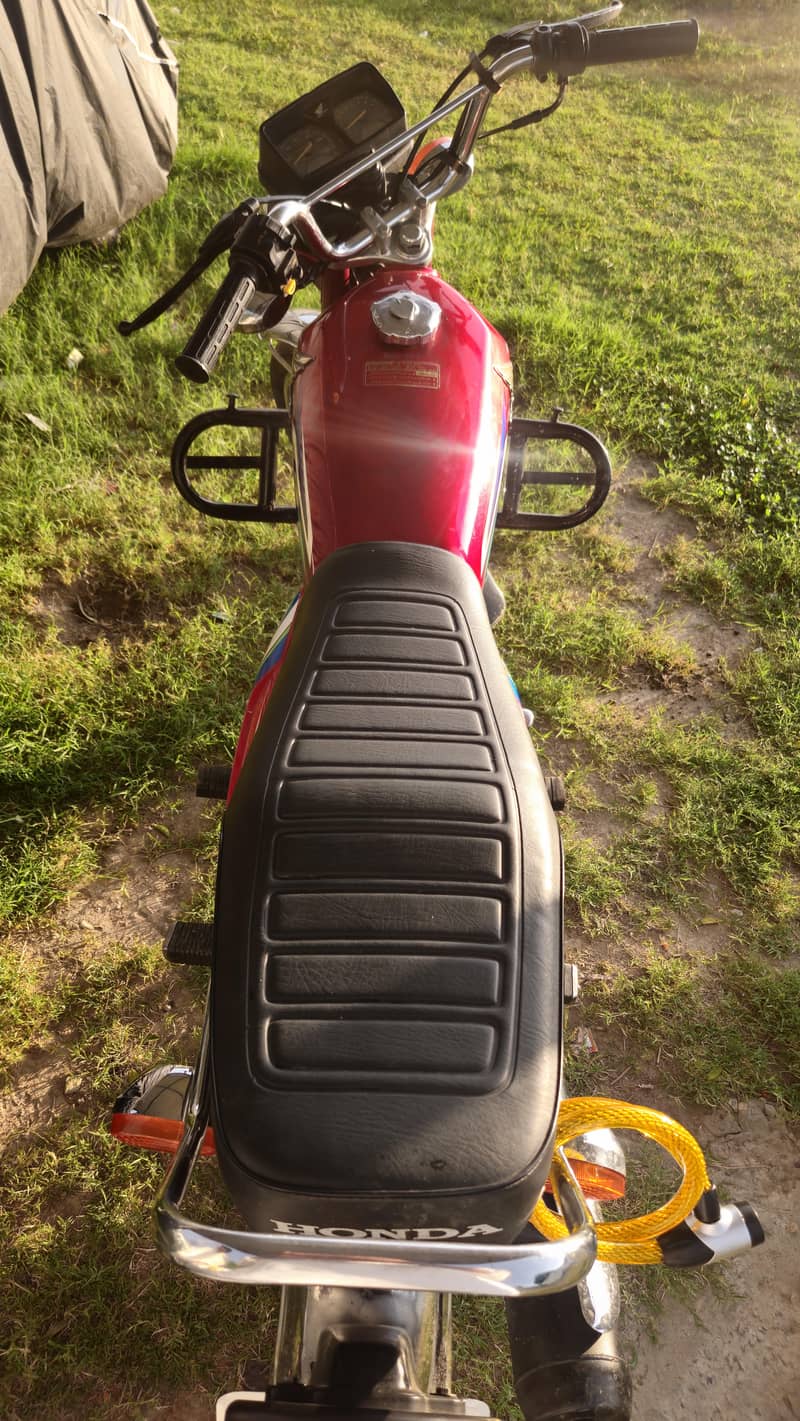 CG 125 Motorcycle 3