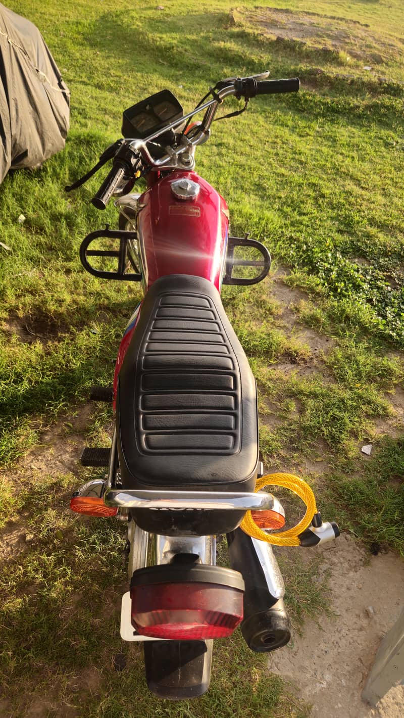 CG 125 Motorcycle 4
