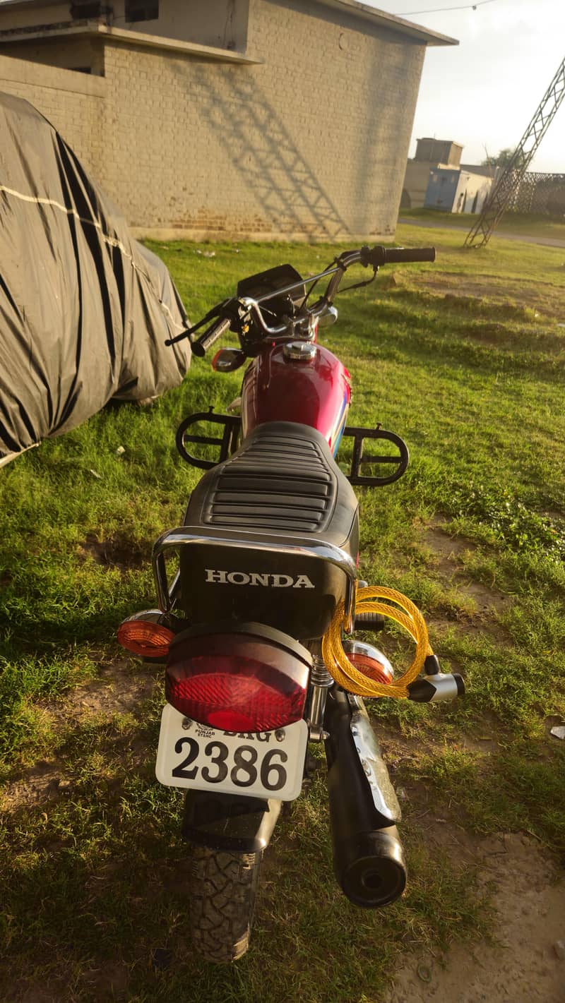 CG 125 Motorcycle 5