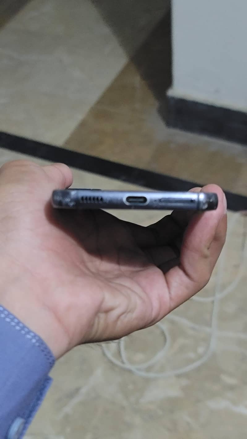 Samsung Mobile S22 1
