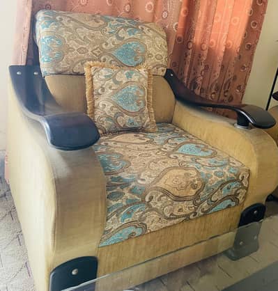 6 Seater Sofa Set in Good Condition Lahore
