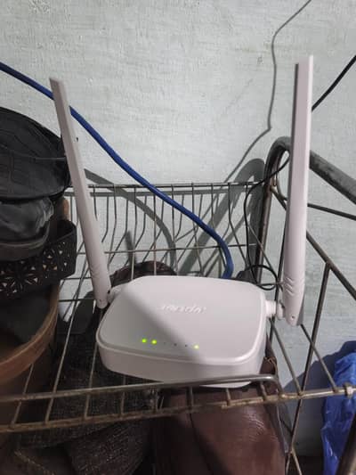 Tenda router for sale urgent just one day use need money