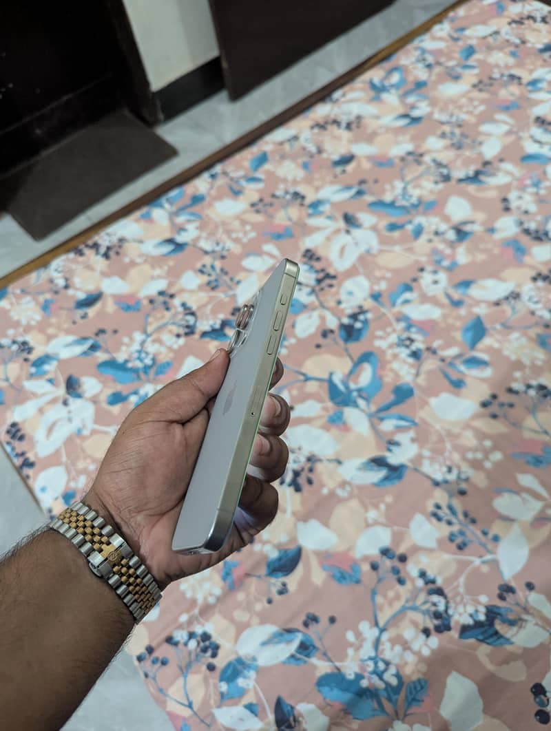Apple iPhone 15 Pro Max 3