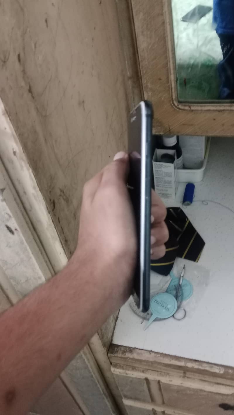 Apple iPhone 7 Plus 1