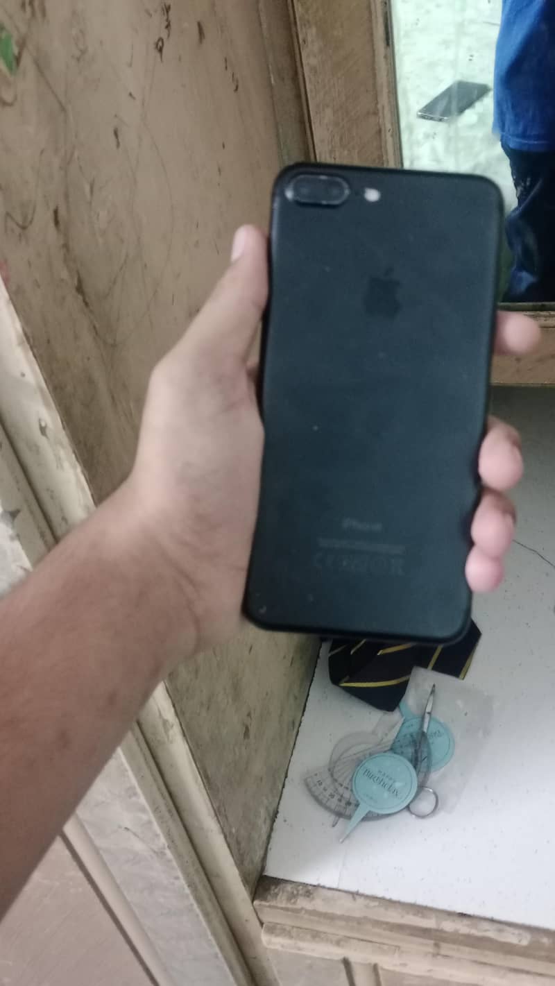Apple iPhone 7 Plus 2