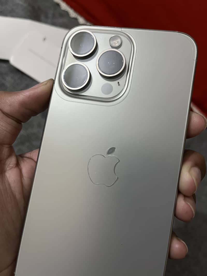 iPhone 15 Pro Max 1
