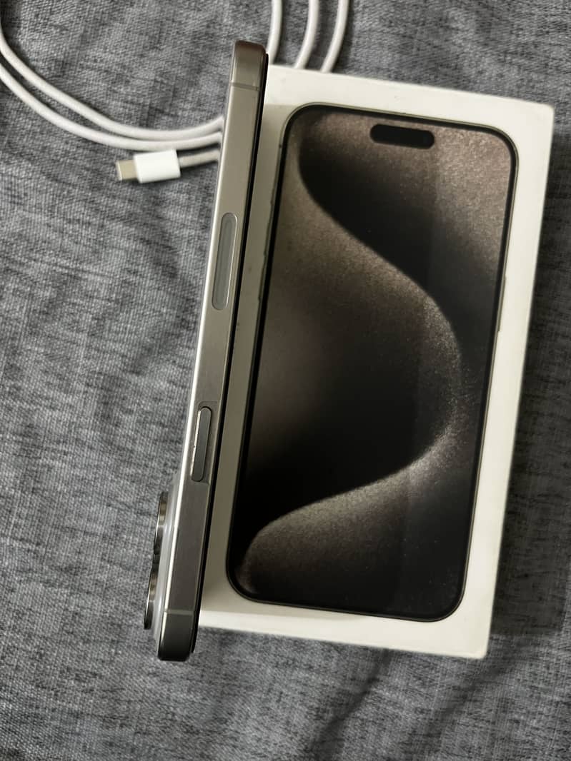 iPhone 15 Pro Max 4