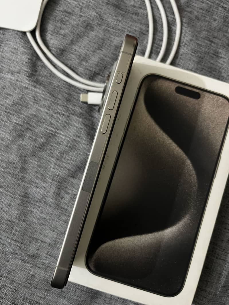 iPhone 15 Pro Max 5