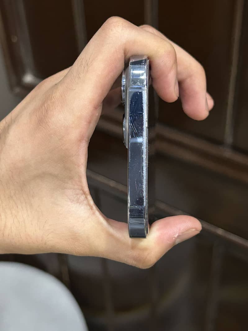 Apple iPhone 13 Pro Max 4