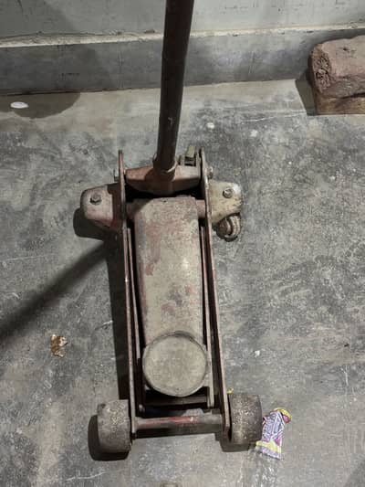 Hydraulic jack