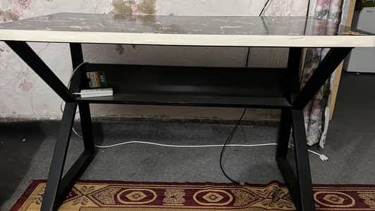 black Marbel table new condition 10/10