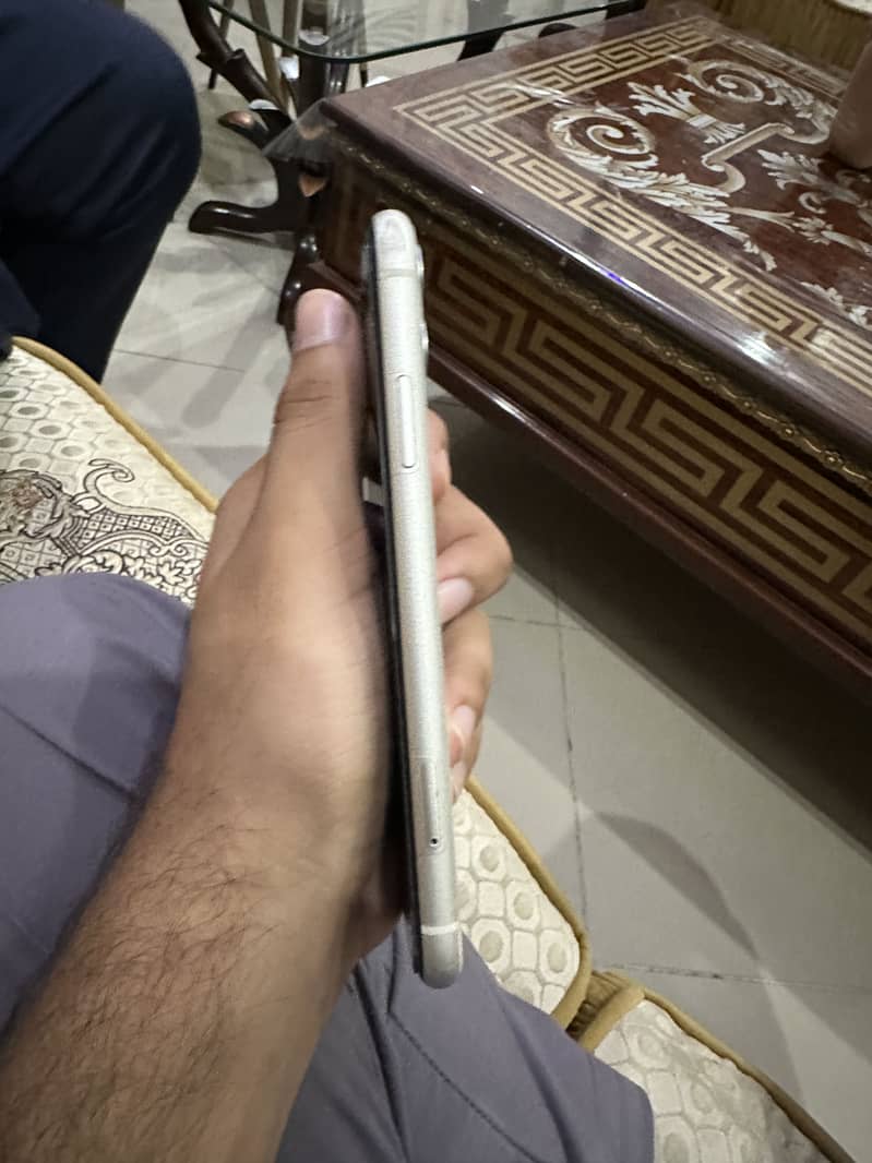 Apple iPhone 11 3