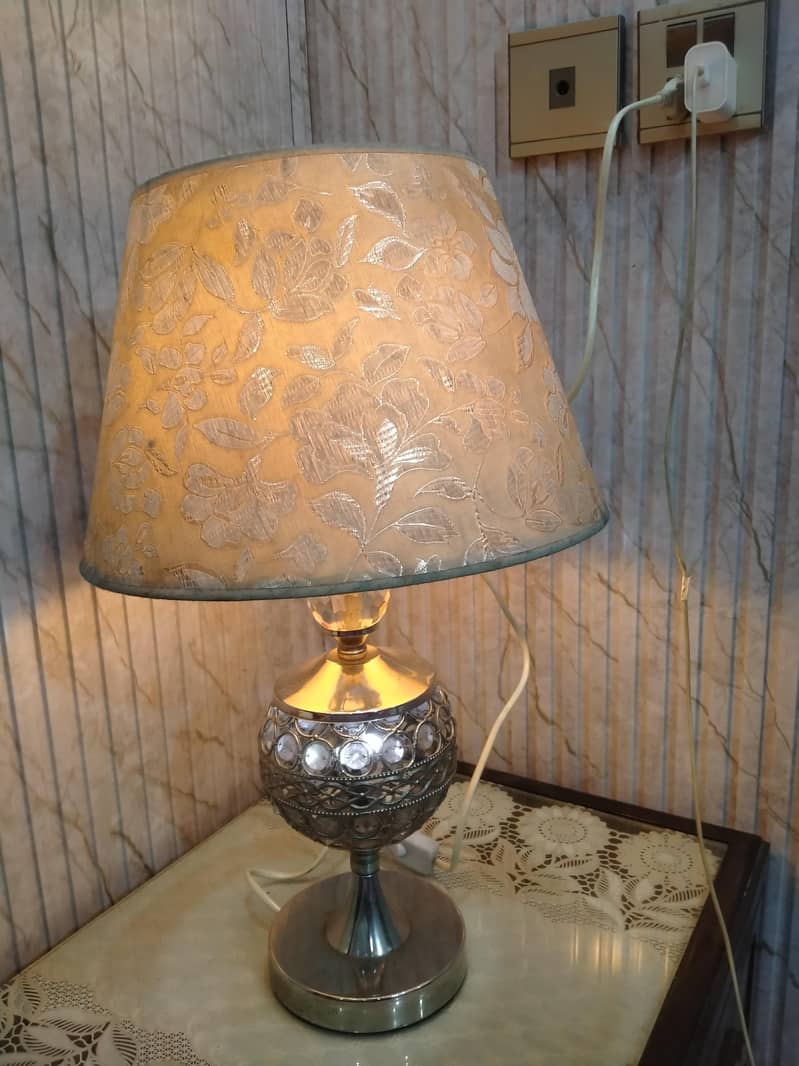 bed's side table lamp 0