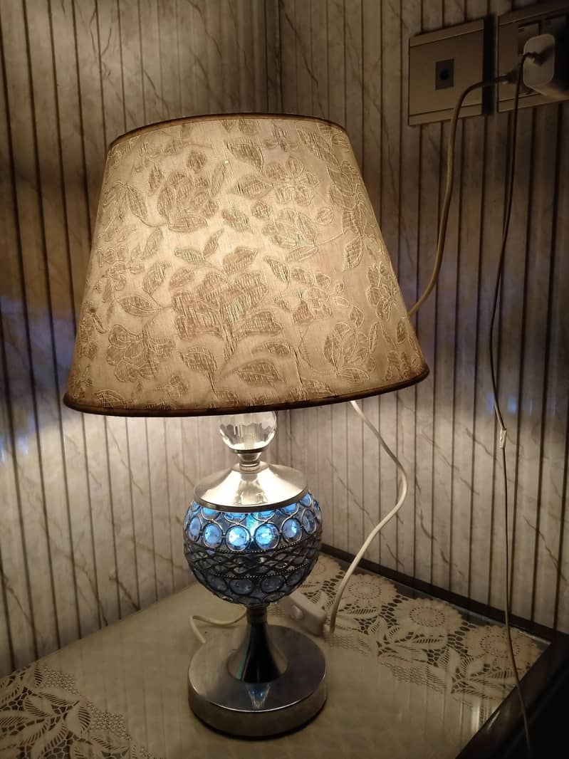 bed's side table lamp 3