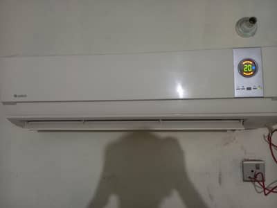1.5 ton non inverter in good condition