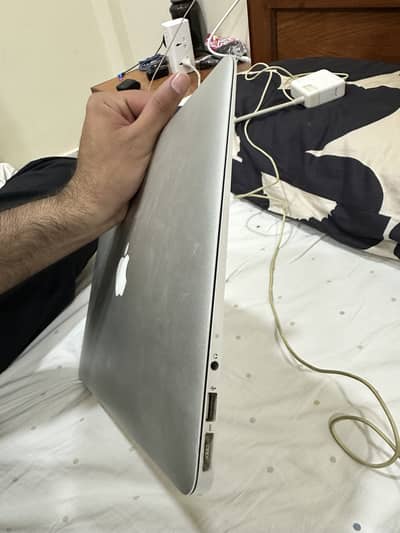 Macbook Air 2012 model core i5