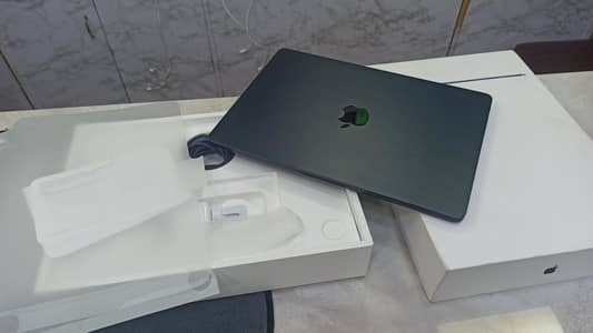 Apple Macbook Air|M4|16/256|13 inch