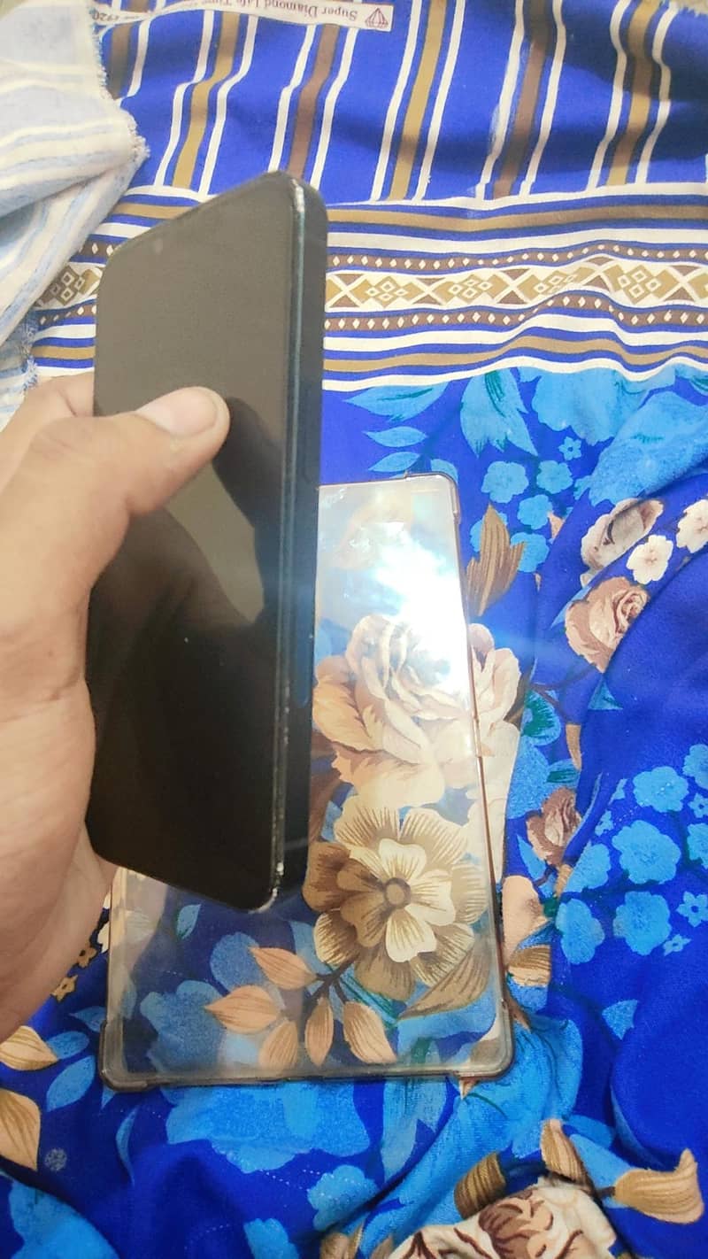 Apple iPhone 14 3