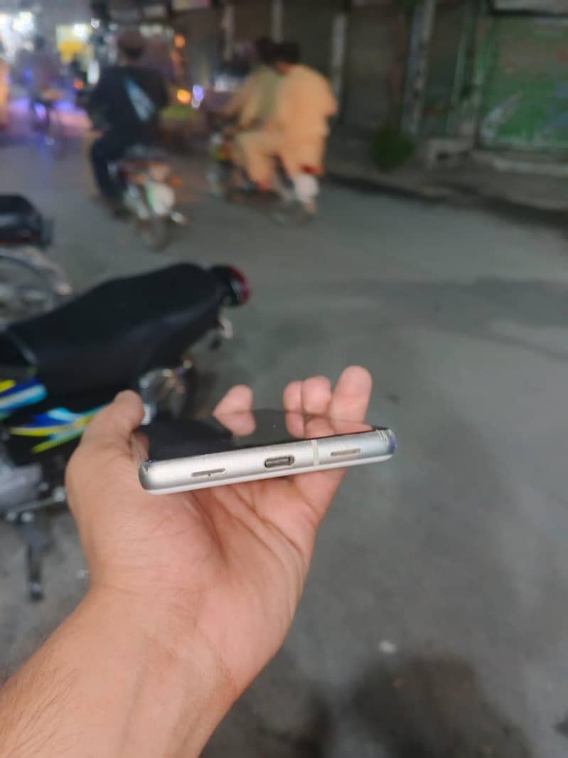 Google Pixel 7a 2