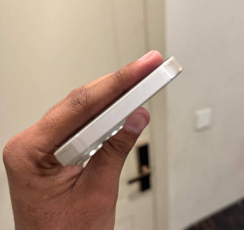 Apple iPhone 14 3