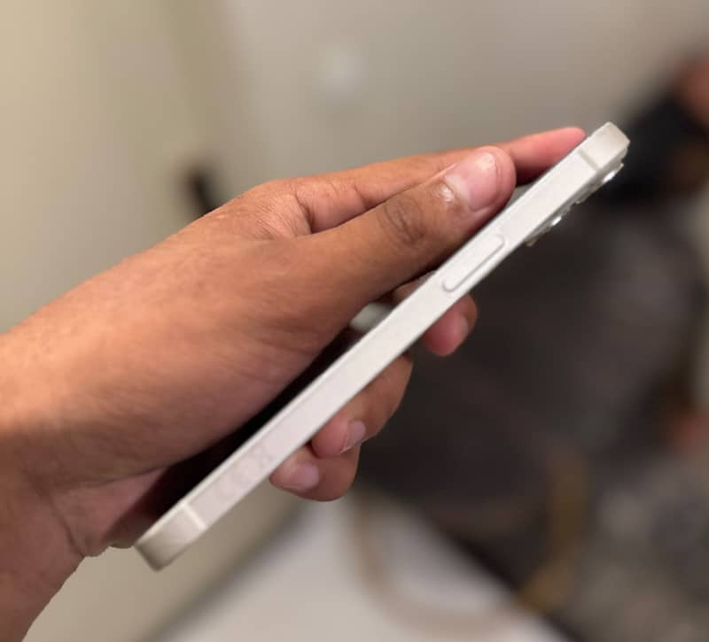Apple iPhone 14 4