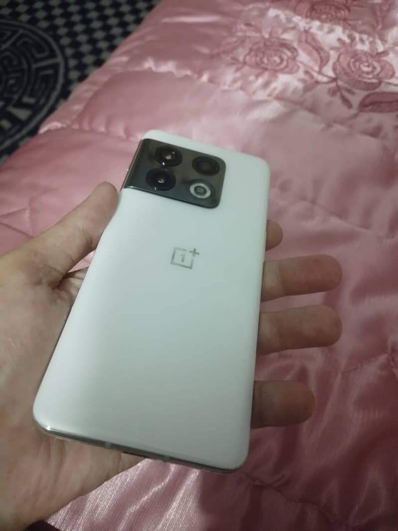 One Plus 10 Pro 1