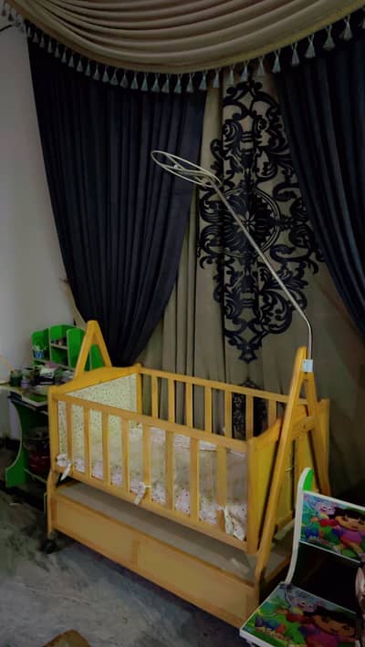 baby cot with 2 drawers