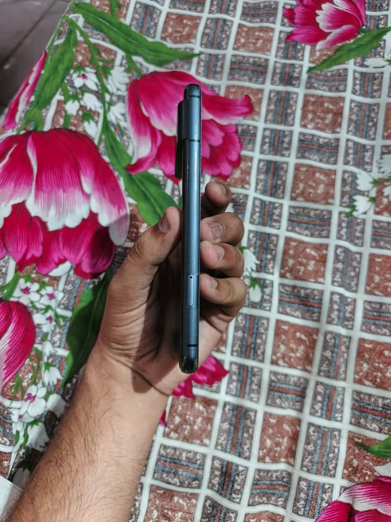 Google Pixel 8 4