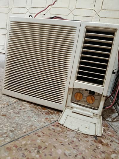 used Ac in good condition and cooling