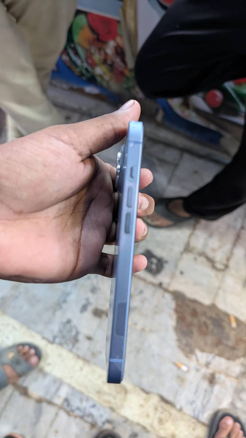 Apple iPhone 14 3