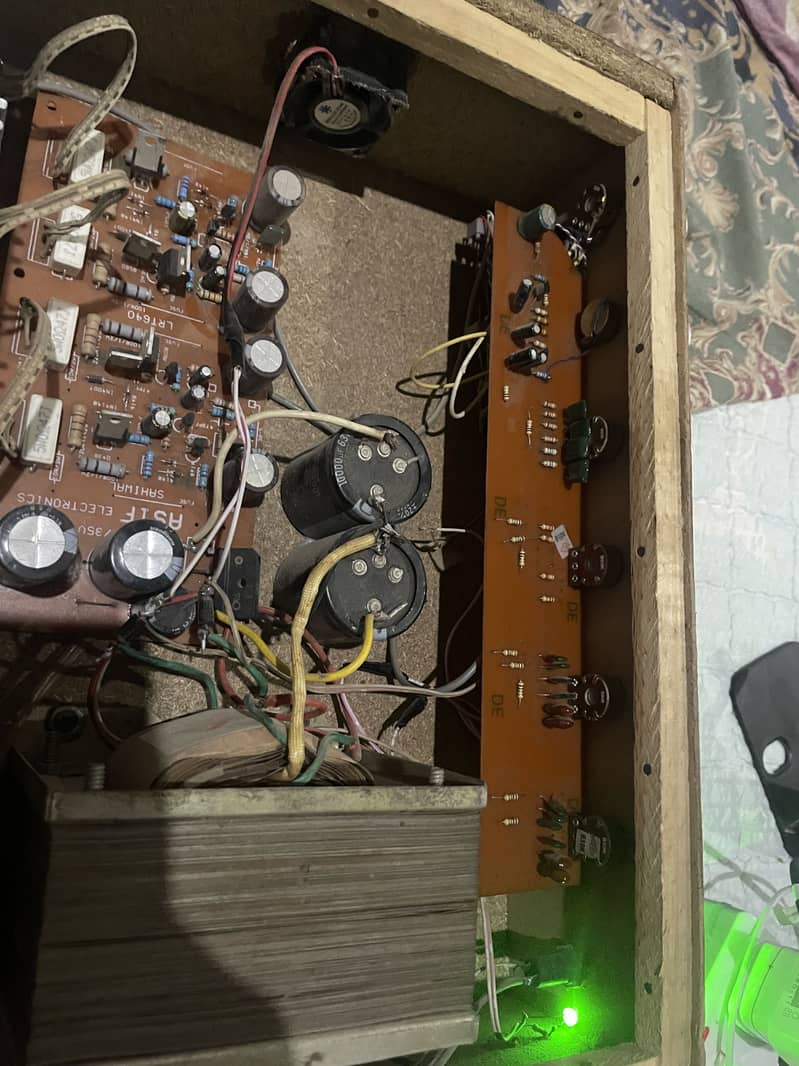 Speakers with amplifier 5