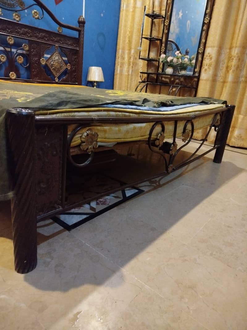 Bed with Dressing Table 2